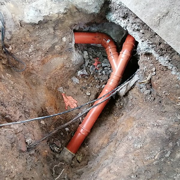 Beschädigte oder undichte Rohre Frankfurt